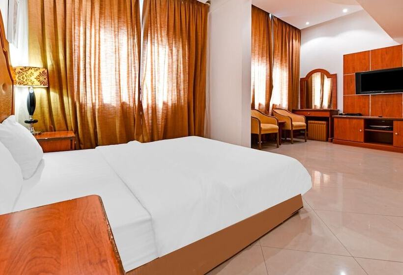 اتاق لوکس با تخت بزرگ, Oyo 118 Revira