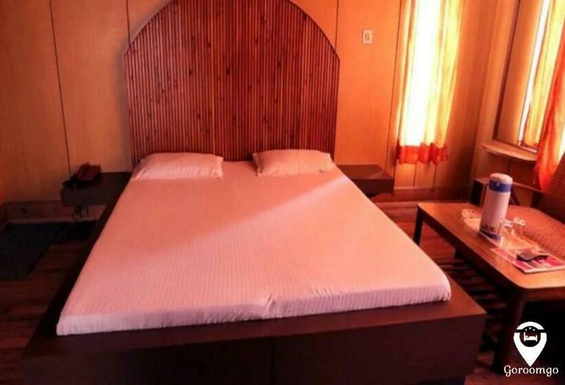 Quarto Deluxe, Goroomgo Sun Shine Regency Shimla