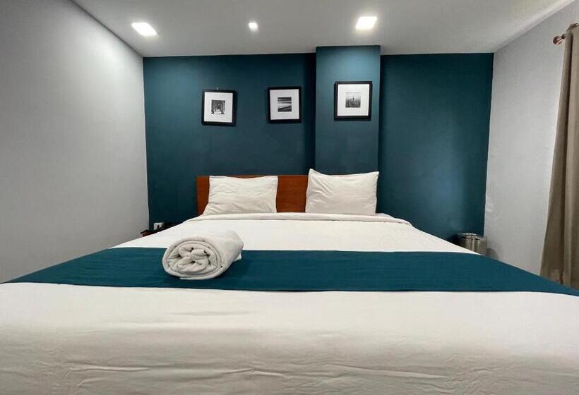 اتاق لوکس, The Reach