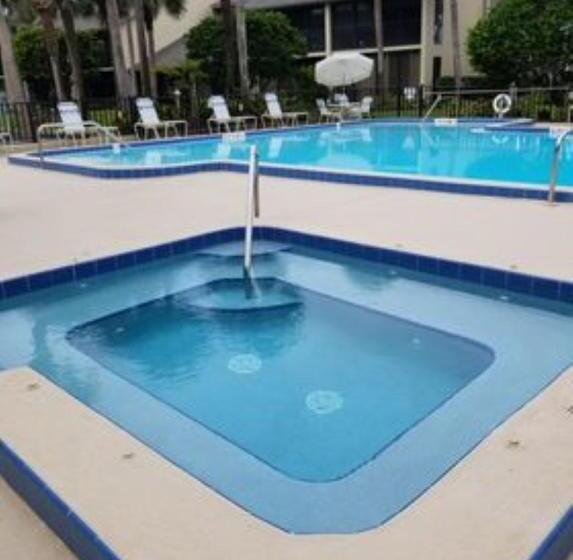 غرفة عائلية, Island Life