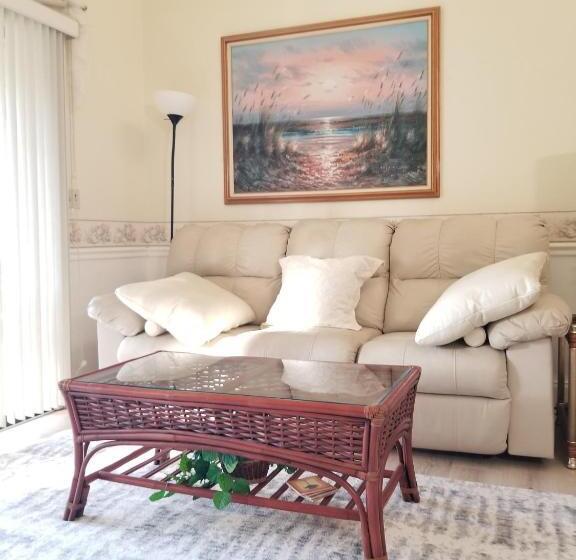 غرفة عائلية, Island Life