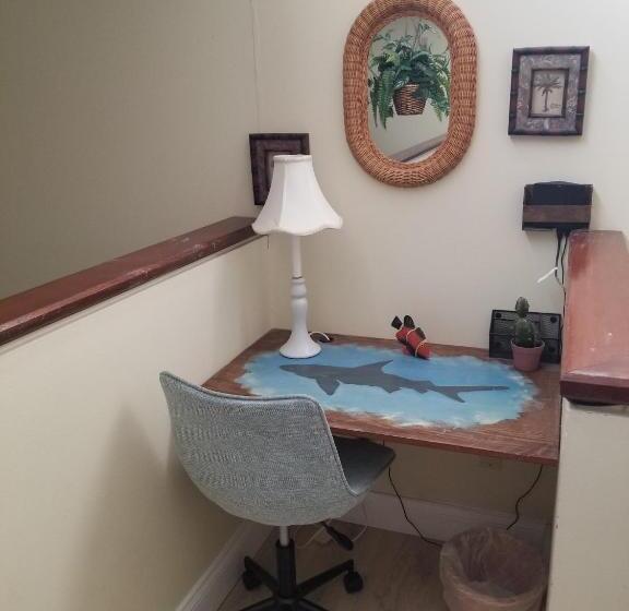 غرفة عائلية, Island Life