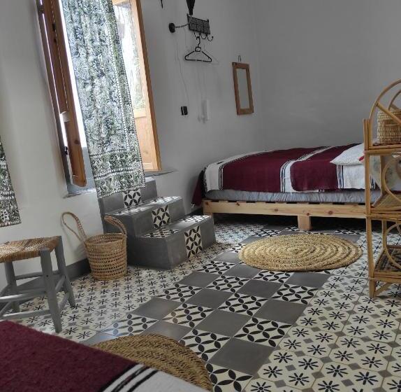 带露台的标准房间, Vallparadis Pension Familiar Firdaus