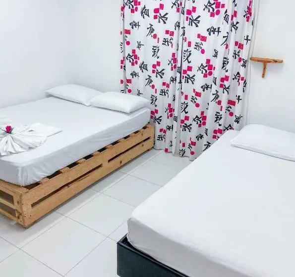 スタンダードトリプルルーム, Hostal Baruch
