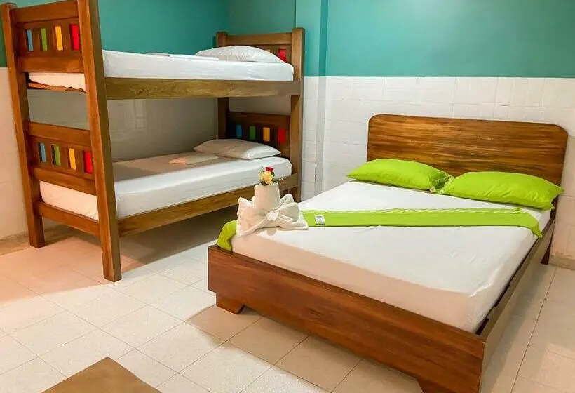 スタンダード４人部屋, Hostal Baruch