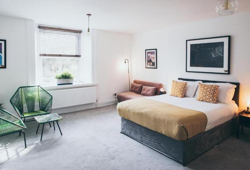 חדר סטנדרט לשלושה, Caffeine&machine