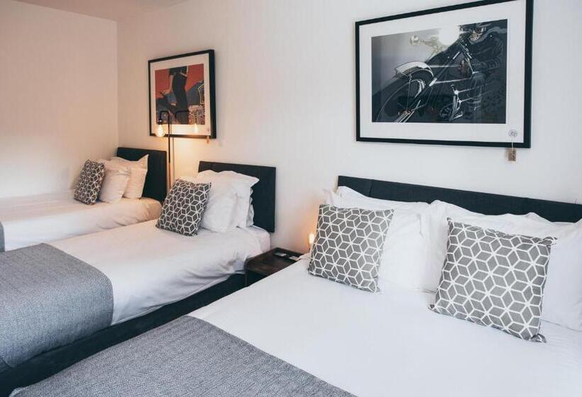 חדר סטנדרט לארבעה, Caffeine&machine