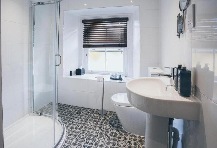 חדר דלוקס לשלושה, Caffeine&machine