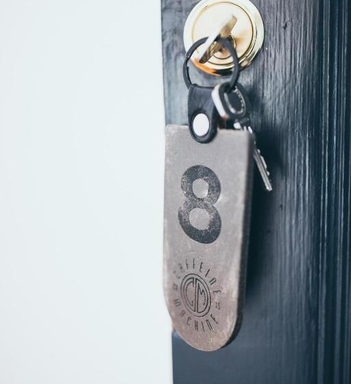 חדר סטנדרט לשלושה, Caffeine&machine