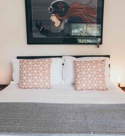 חדר סטנדרט לשלושה, Caffeine&machine