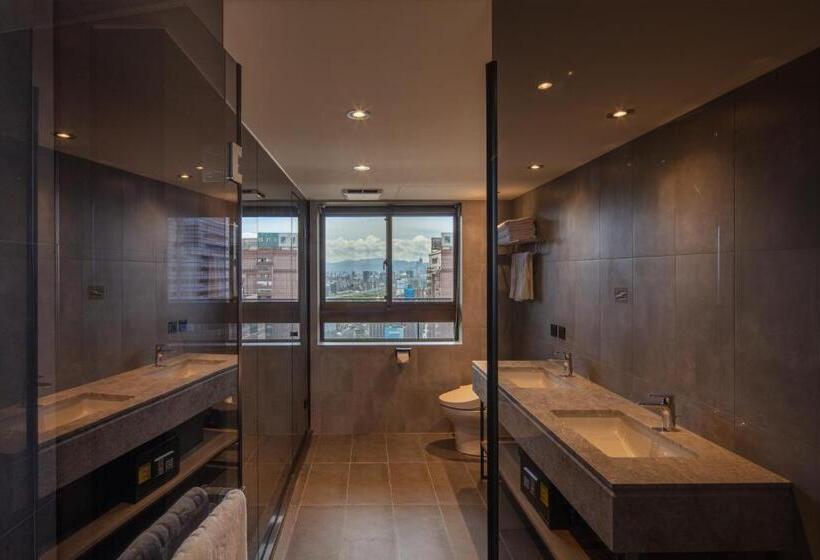 اتاق لوکس سه تخته, Roaders Plus Hotel Taipei Station