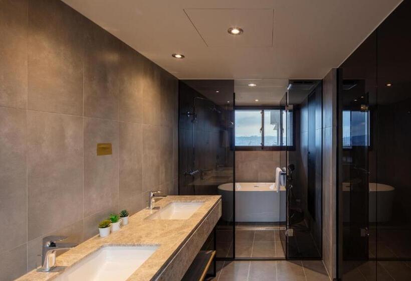 اتاق لوکس خانوادگی, Roaders Plus Hotel Taipei Station