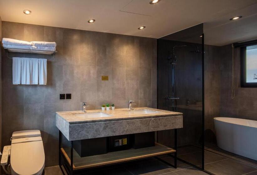 اتاق لوکس خانوادگی, Roaders Plus Hotel Taipei Station