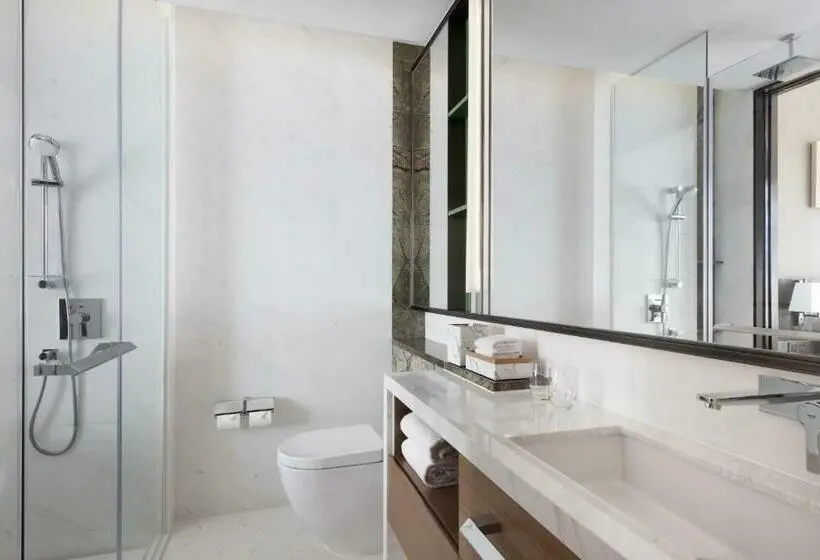 اتاق اجرایی با تخت بزرگ, Sheraton Hong Kong Tung Chung