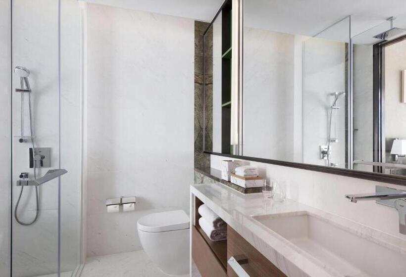 اتاق اجرایی با تخت بزرگ, Sheraton Hong Kong Tung Chung