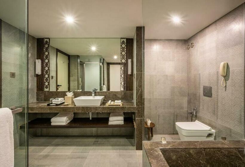 带大床的高级房间, Silver Waves Resort & Spa   Daman