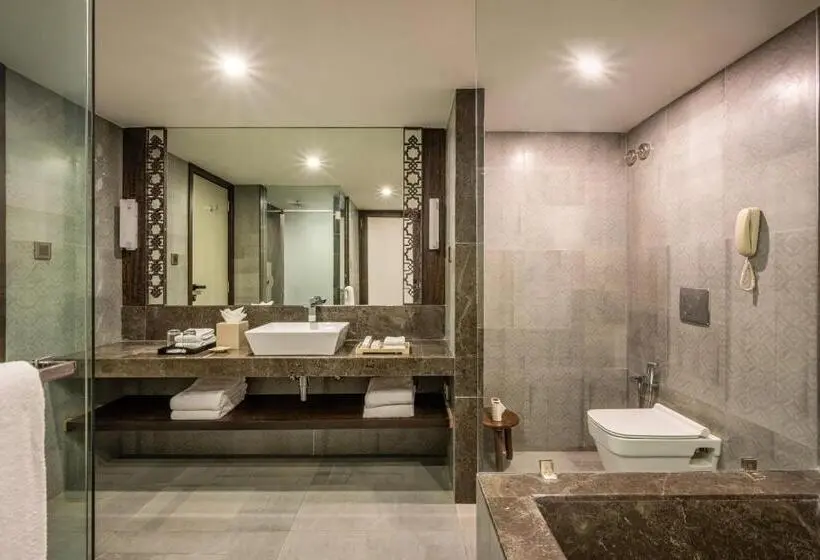 キングサイズベッドのスタンダードルーム, Silver Waves Resort & Spa   Daman