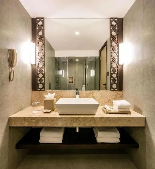 キングサイズベッドのスーペリアルーム, Silver Waves Resort & Spa   Daman
