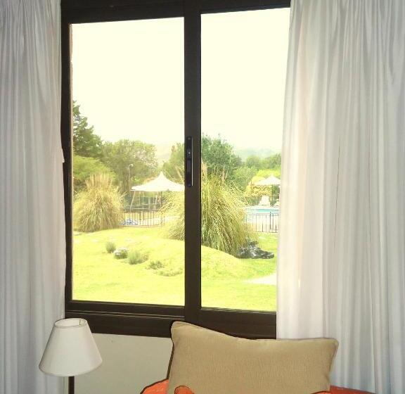 غرفة قياسية, La Cautiva