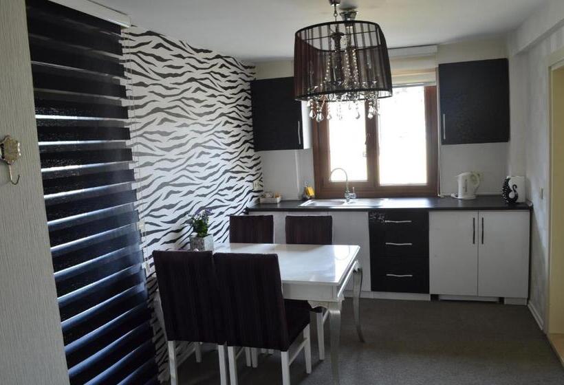 سوئیت با تخت بزرگ, Parla Viens Suites