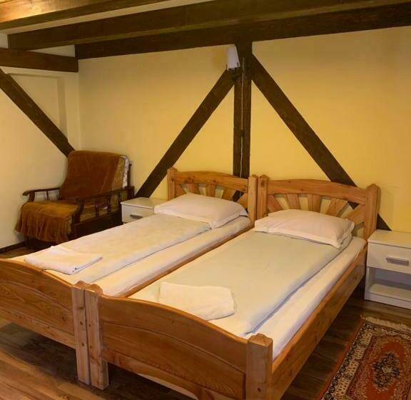 غرفة أساسية, Casa Lenke