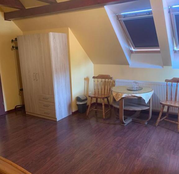 شقة غرفتين, Casa Lenke