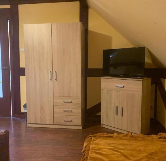 شقة غرفتين, Casa Lenke