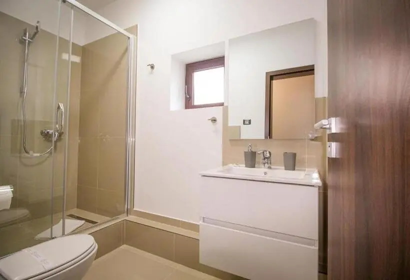 اتاق استاندارد سه تخته با بالکن, Vila Smaranda
