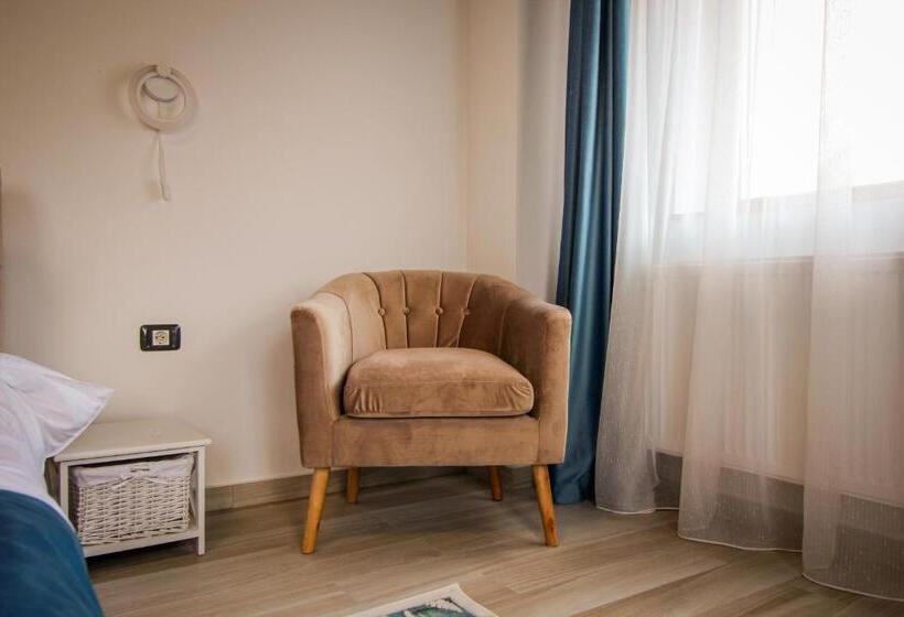 חדר סטנדרט לשלושה עם מרפסת, Vila Smaranda