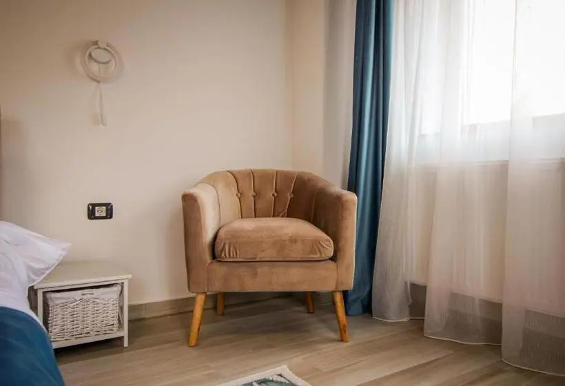 اتاق استاندارد سه تخته با بالکن, Vila Smaranda