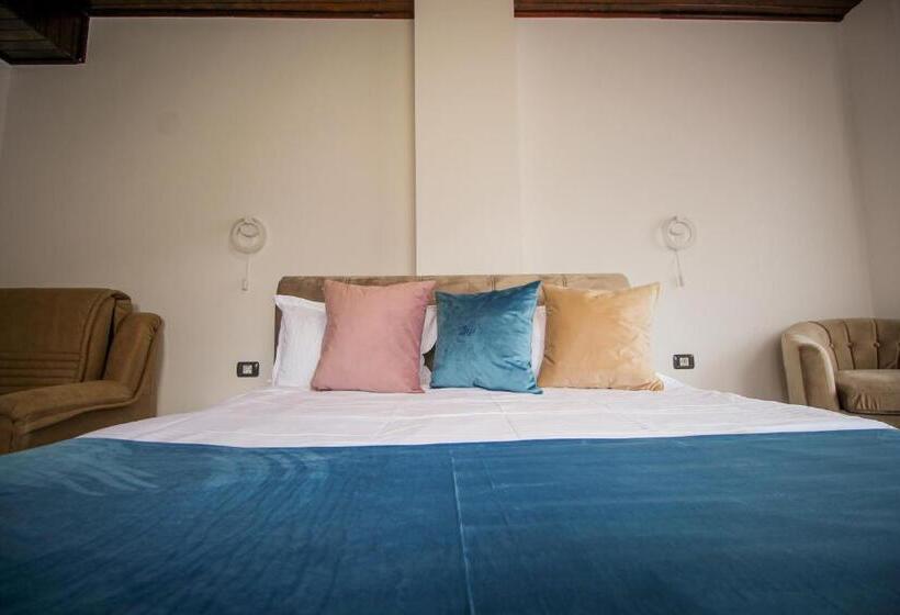 חדר סטנדרט לשלושה עם מרפסת, Vila Smaranda