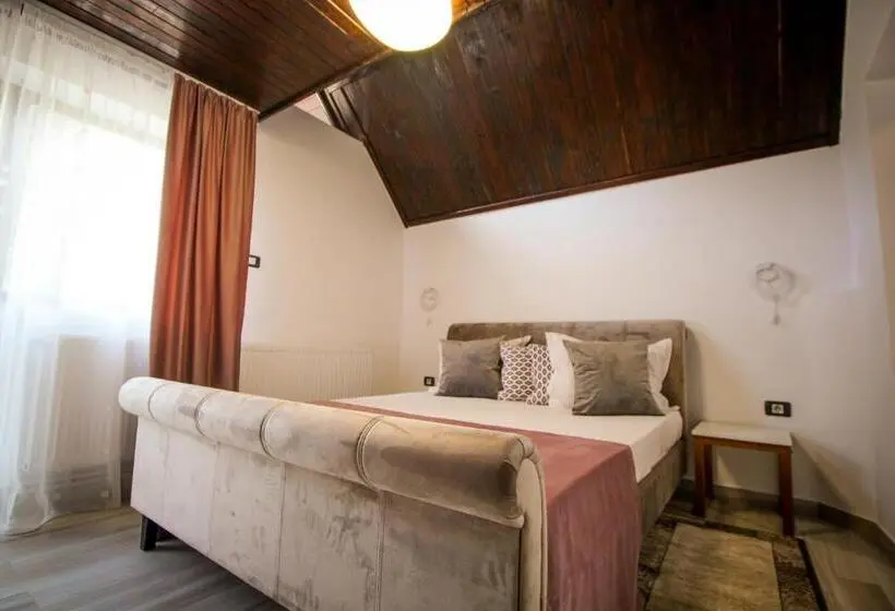 سوییت لوکس, Vila Smaranda