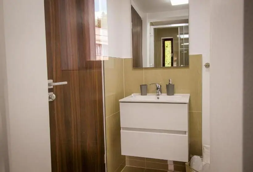 سوییت لوکس, Vila Smaranda