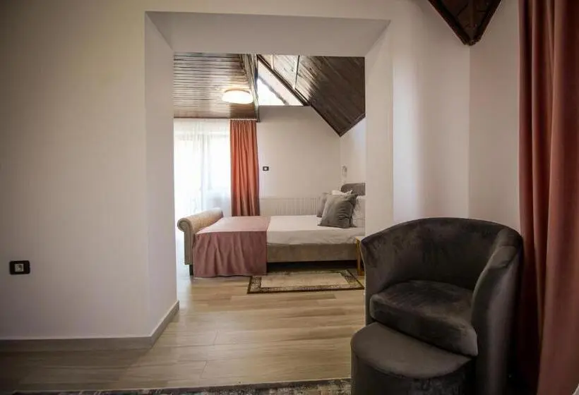 سوییت لوکس, Vila Smaranda