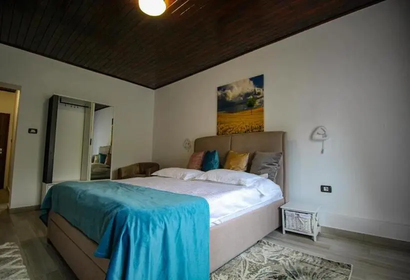 اتاق لوکس, Vila Smaranda