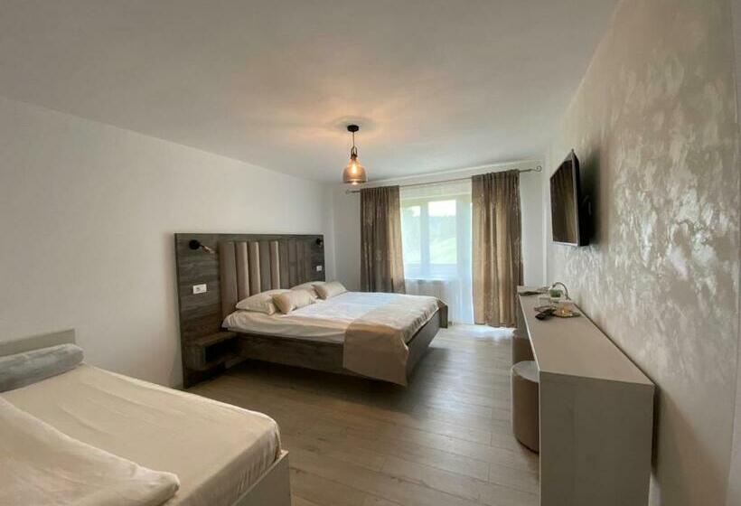 غرفة قياسية ثلاثية مزودة بشرفة, Pensiunea Maria