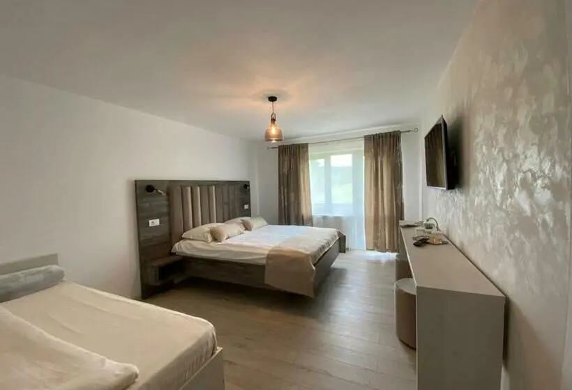اتاق استاندارد سه تخته با بالکن, Pensiunea Maria