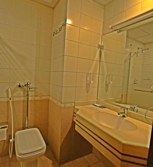 基本三人间, Le Bosphorus Hotel Two