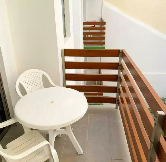 استودیوی سوپریور, Brisamar Canteras