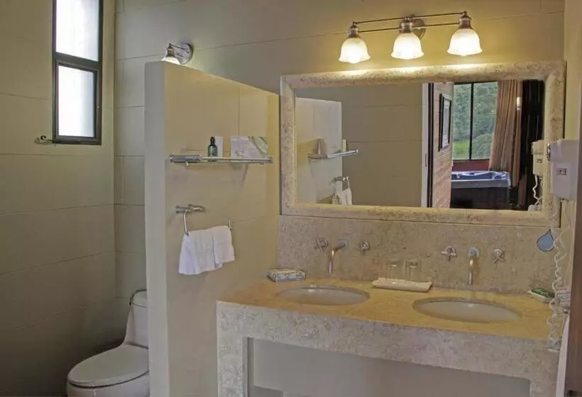 Perhesviitti, Arenal Kioro Suites & Spa