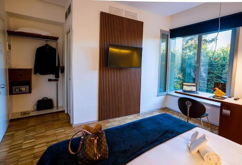 اتاق استاندارد, Black