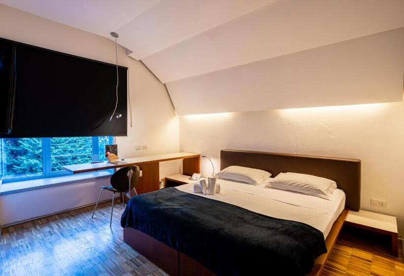 اتاق استاندارد, Black