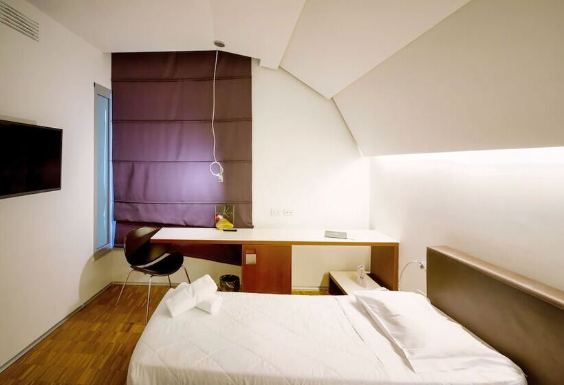 اتاق استاندارد, Black