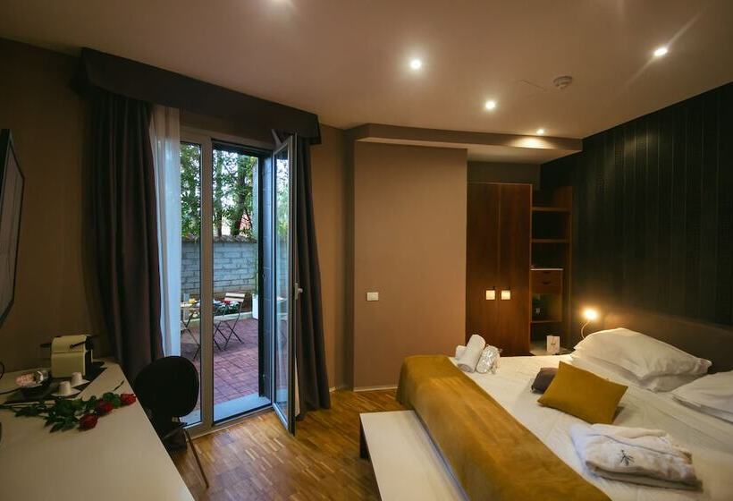 اتاق سوپریور, Black