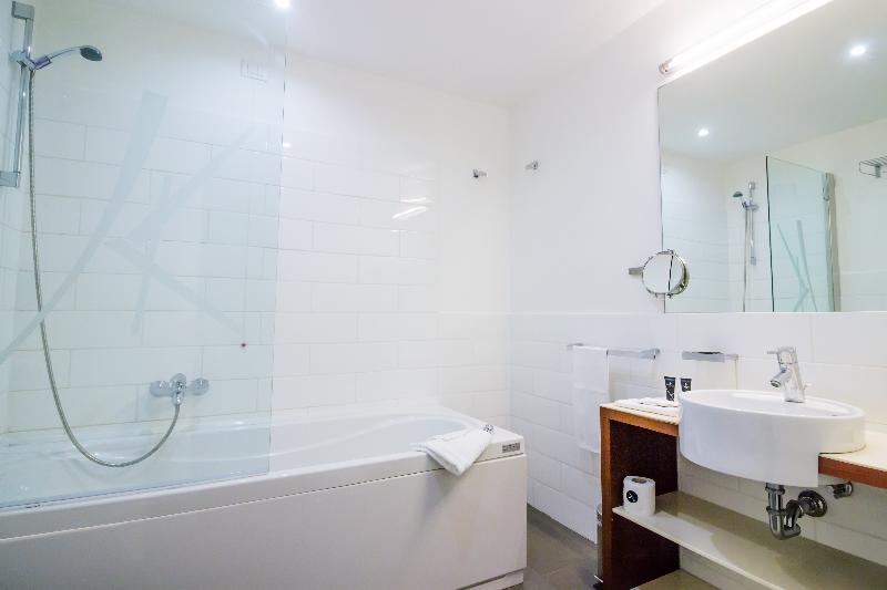 اتاق سوپریور, Black