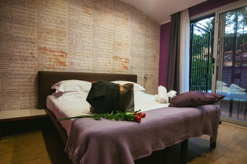 اتاق سوپریور, Black