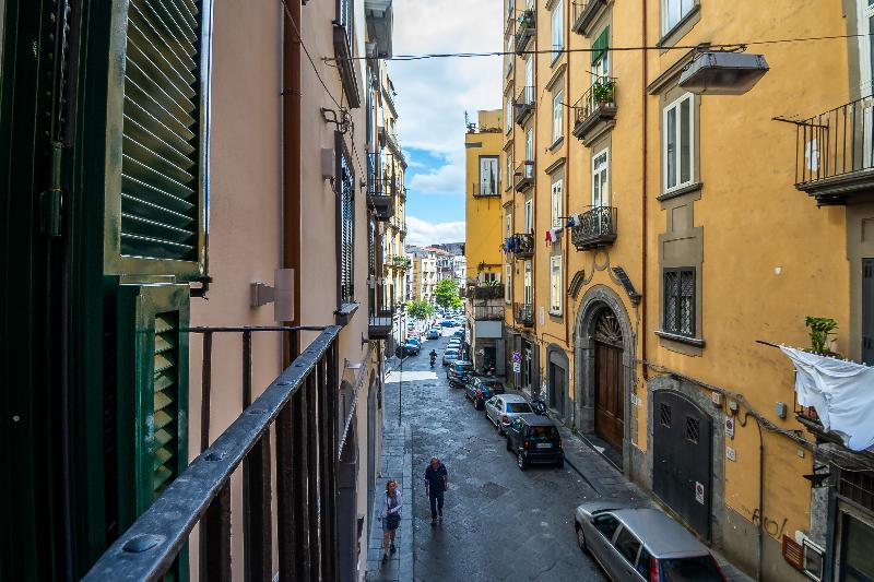 اتاق استاندارد, Black