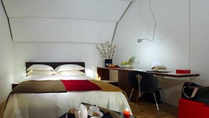 اتاق استاندارد, Black