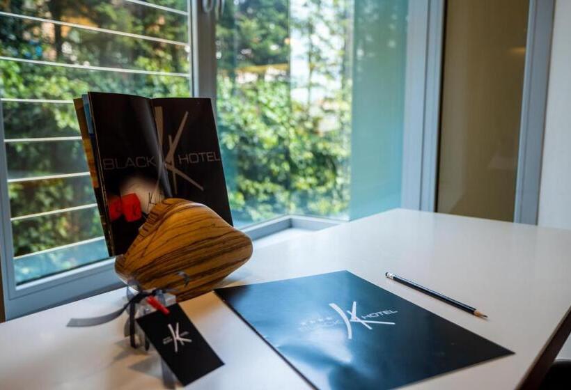 اتاق استاندارد, Black