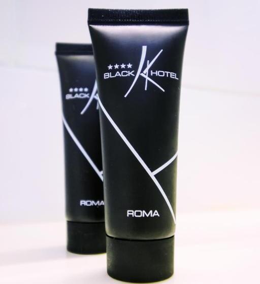 اتاق استاندارد, Black